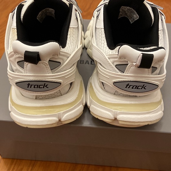 BALENCIAGA Women shoes: Women Track Sneaker, size 38 and white/ black color. - Picture 2 of 5